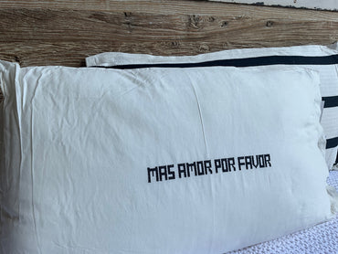 Linnen Pillow + Filling | Mas Amor Por Favor