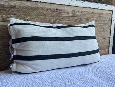 Linnen Pillow + Filling | Jacquard Striped