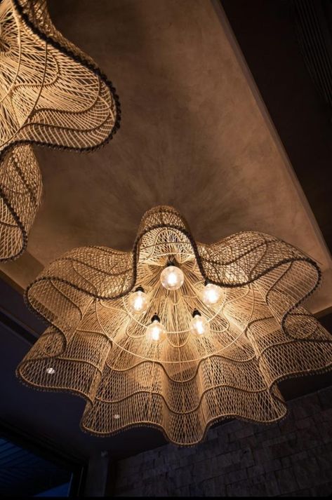 XL Handcrafted Rattan Lamp - Flower | Natural | 120 cm