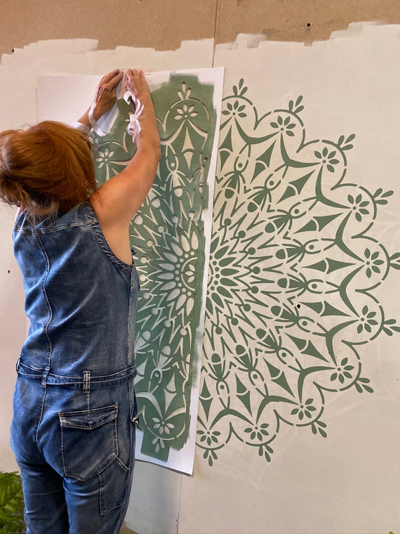 Circle of Life Mandala Stencil XL, 130x130 cm, symbolizing infinity and harmony for home décor.